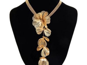 oye store Luxury Gold-Plated Statement Floral Necklace Luxury Gold-Plated Statement Floral Necklace