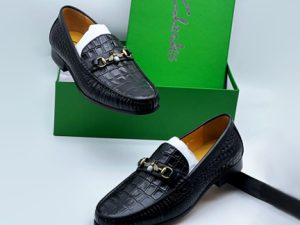 oye store black shoe Clarks Premium Black Leather Loafers